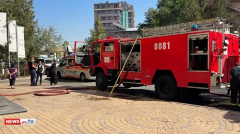 Կադրեր Արմենակյան փողոցում հյուրանոցի հրդեհի վայրից. 6 մարտական հաշվարկ է մեկնել