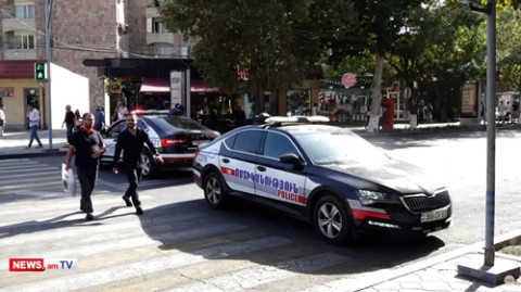 Փակ փողոցներ, ոստիկանական ուժեր. Էջմիածնում նշում են քաղաքի տոնը