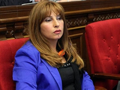 Հիվանդացեք, մի ձեւ մի եկեք քվեարկության. Զարուհի Փոստանջյանի հուզված ելույթը