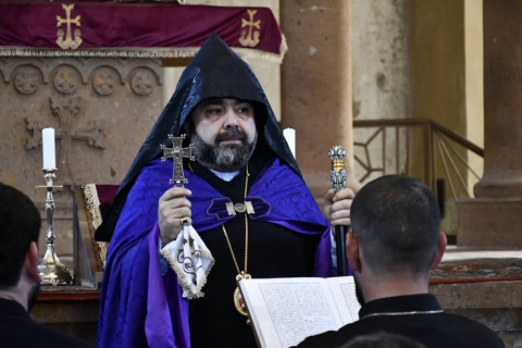 Արագածոտնի թեմի առաջնորդ Մկրտիչ սրբազանը կալանավորվեց 2 ամսով
