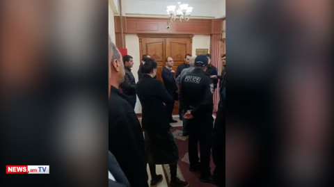 Ոստիկանությունը և քննչական կոմիտեն կրկին այցելել են Գյումրու քաղաքապետարան