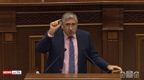 «Ժողովո՛ւրդ, ձե՞ռ եք առնում ձեզ.էդ նույն սահմանային անցումն է,որը Վրաստանով է գալիս, պետք է փակվե՞ր»