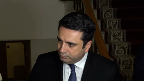 Կաթողիկոսի եղբայր Եզրասը ինձ մոտեցավ, թուղթ տվեց, որ ստորագրեմ. Ալեն Սիմոնյան