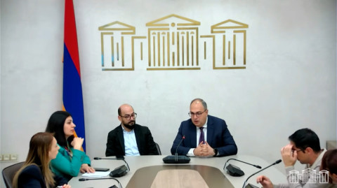 Դա վրդովվեցնող նյութ էր, տարածումը անընդունելի է. Վարդանյանը՝ Արշակ Սրբազանի վերագրվող կադրերի մասին