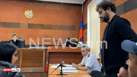 Նարեկ Օհանյանին և Արմեն Ղազարյանին ձեռնաշղթաներով բերեցին դատարան. կադրեր՝ Մերձավանի գործով նիստից