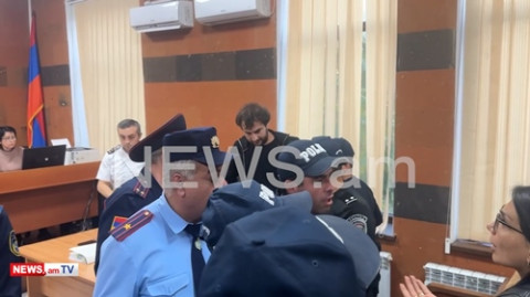 «Նարե՛կ, կապ ունե՞ք Վալոդյա Գրիգորյանի սպանության հետ». կարգադրիչները դատարանից տարան Նարեկ Օհանյանին