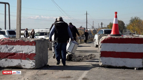Հովտաշատցիները ոտքով են անցնում քանդված կամրջի վրայով. գյուղից դուրս գալը գլխացավանք է դարձել