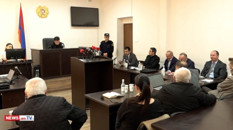 «Պարոն Խաչատուրով, ոտքի կանգնած են դատավորին դիմում». Դատավորը՝ Խաչատուրովին