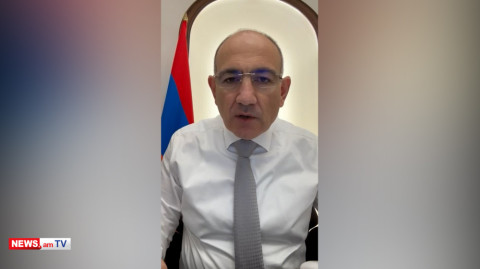 Օրհներգը պատարագից առաջ հնչեցնելու առաջարկից հետո Փաշինյանը հիմա էլ առաջարկում է դրոշը կախել