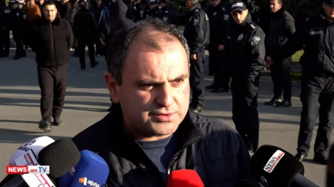 Օրվա իշխանությունները իրենց առջեւ դրել են եկեղեցին քանդելու հարց. Սեւակ Խաչատրյան
