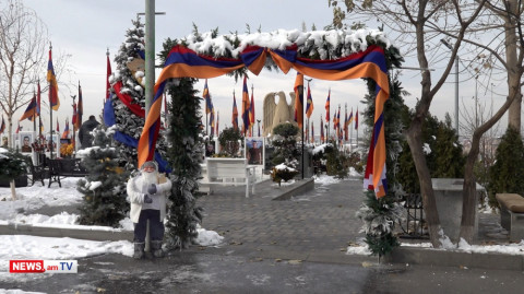 Տոնածառ, խաղալիքներ, մրգեր. դեկտեմբերի 31–ը՝ «Եռաբլուրում»