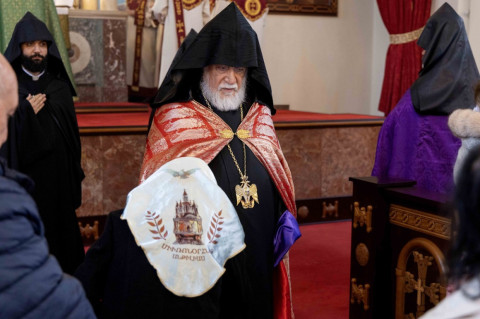 Անցնող տարին մեր ժողովրդի կյանքի երկնակամարն ամպամած էր, աղոթքս է, որ հեռանան ամեն տեսակ մութ ամպերը. Արամ Ա