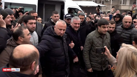 «Սամվել, Սամվել». քաղաքացիները ծափերով դիմավորեցին Սամվել Կարապետյանին