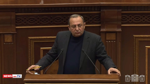 Ակնհայտ է, որ հրահանգով շարժվողը դուք եք, շարժվում եք մեկ անձի հրահանգով. Մինասյան