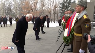 Փաշինյանը, նախագահը, Ալեն Սիմոնյանը եւ բարձրաստիճան այլ պաշտոնյաներ ծաղիկներ խոնարհեցին Եռաբլուրում