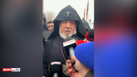 Եկել ենք այստեղ մեր խոնարհումը բերելու մեր զավակների հիշատակի առջև. Վեհափառը՝ Եռաբլուրում