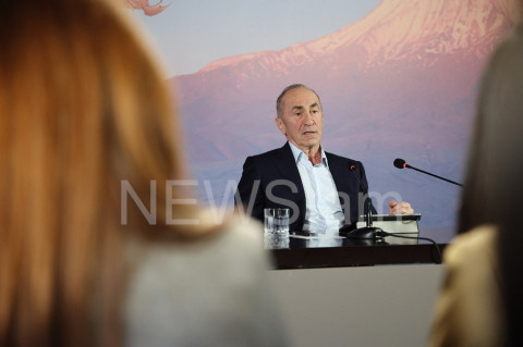Այս Սահմանադրությունը բռնապետ կերտելու ահմանադրություն է․ Ռոբերտ Քոչարյան