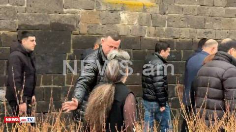 Թիկնապահները զոհվածի մորը թույլ չտվեցին մոտենալ Նիկոլ Փաշինյանին