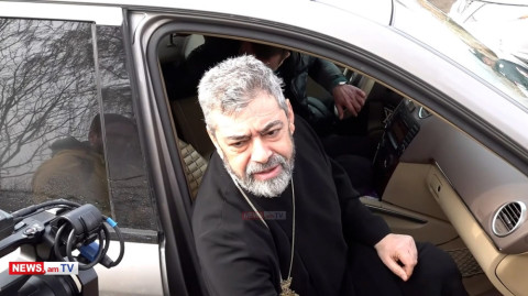«Չգիտեմ ցավներդ տանեմ». Սիոն Սրբազանի «բովանդակալից» պատասխանները