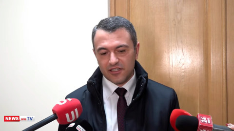 Կցանկանայի կիթառ նվագել. Կադաստրի կոմիտեի ղեկավար