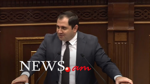 ՆԱՏՕ–ի բանակում տարբեր գույնի բատինկաներ են հագնում. նախարարը արձագանքեց Մանուկյանին