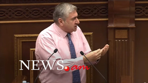 «Աղջի՛ գորտ, ջուրը հո շատ սառը չի՞». Խաչատրյանը ԱԺ–ում պատմություն պատմեց