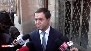 Ես որևէ բանով կաշկանդված չեմ. Պետրոսյանը չմեկնաբանեց Միքայել սրբազանի գործը