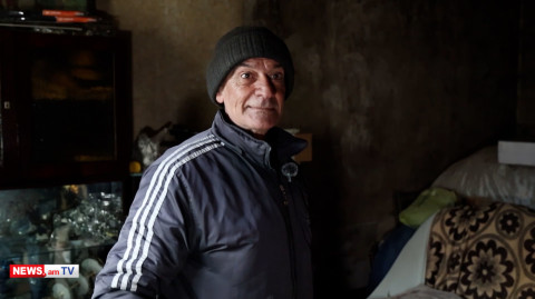 «Անձրև է գալիս, ցելոֆան ենք փռում, որ տունը ջուր չլցվի». գյումրեցի մայր և որդի օգնության կարիք ունեն