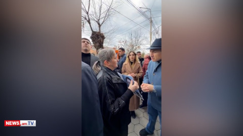 Գլուխս ո՞ր քարին տամ, ի՞նչ անեմ ես, հետախուզում չեն տալիս. սեւազգեստ մայրերից մեկը Փաշինյանին