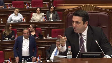 Կարգի հրավիրե՛ք, չհամարձակվեք կարգ ու կանոն թելադրեք. Ալեն Սիմոնյանը եւ Արծվիկ Մինասյանը վիճեցին