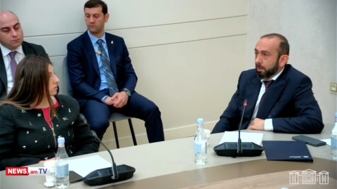 Տեղի են ունեցել Գյումրի-Կարս երկաթուղու և ճանապարհի գործարկմանը վերաբերող քննարկումներ. Միրզոյան