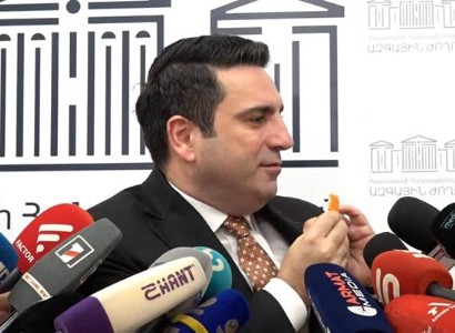 «Ղարաբաղը Ադրբեջանինն ա, ինչի՞ եք Արցախ ասում». Ալեն Սիմոնյանը՝ լրագրողներին