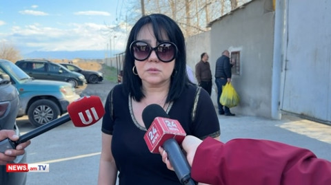 Այս պահին ծնողները եւ Դավիթի ընկերները գլխավոր դատախազության մոտ են հավաքվում. փաստաբան