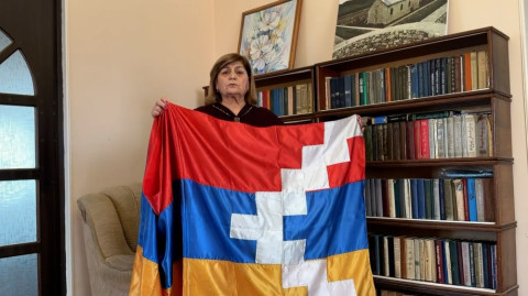 Մարզպետն ասել է՝ վերցրեք սա. Սարդարապատի դպրոցի Փառքի անկյունից հեռացված Արցախի դրոշի հետքերով
