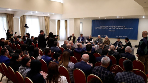 Մեզ հայտարարված է բազմակողմանի պատերազմ. Սուրեն Պետրոսյանը՝ փորձագիտական համաժողովին