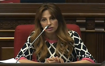 Զարուհի Փոստանջյանի խոսափողն անջատեցին. ԵՏՄ կարգավորման փաթեթն ընդունվեց