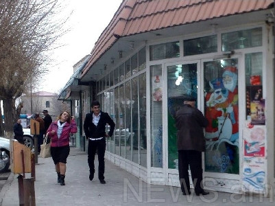 Էջմիածնի խանութների մեծ մասը փակ է, եղածներն էլ ամեն բան չեն վաճառում