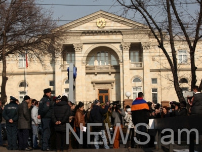 Պատիժը Հայաստանում. բողոքի ակցիա նախագահական նստավայրի մոտ