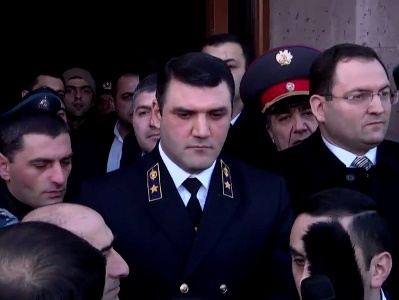 Կոստանյանը ցուցարարներին չհամոզեց. Գյումրիի դատախազության մոտ լարված է