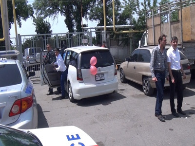 Ինչպես են շրջանավարտների վարած մեքենաները տարվում տուգանային հրապարակ