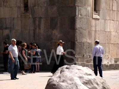 Շեյխուհի Մոզան այցելեց Գառնի եւ Գեղարդ