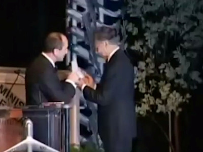 Քըրք Քըրքորյանի հիշատակին. բարերարը ՀՀ անձնագիր է ստանում