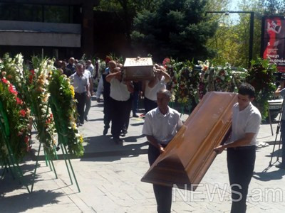 Հովնանյանի մարմինը դուրս բերեցին 12–ամյա թոռնուհու կատարմամբ «Կիլիկիա» երգի ներքո