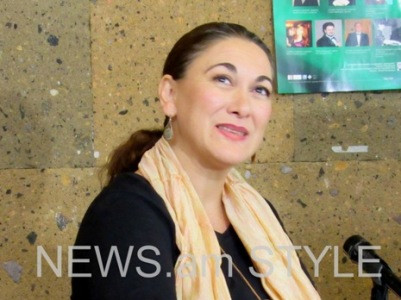 Թուրք երգչուհի Լեման Շտեհնը Հայաստանում կատարում է «Սարի աղջիկը»