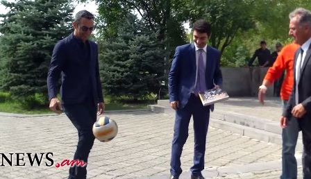 Յուրի Ջորկաեֆի ֆուտբոլային ֆրիսթայլը Երեւանում
