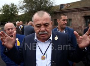 Մանվել Գրիգորյանը պատերազմի դեպքում թոռնիկին հետը մարտի դաշտ կտանի