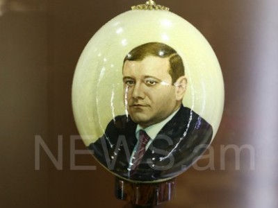 Պուտինի, Տարոն Մարգարյանի, Պուգաչովայի դիմանկարները` ջայլամի ձվերի վրա