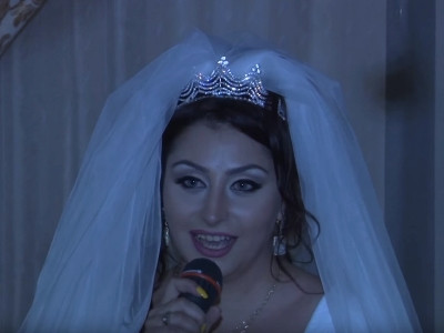 No comment. Հայ հարսը երգում և պարում է փեսայի համար