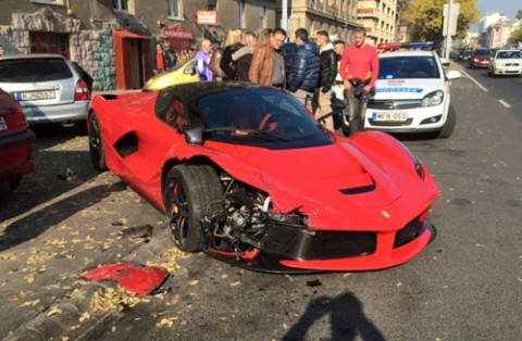 Բուդապեշտում 1 մլն եվրո արժողությամբ LaFerrari-ին վթարի է ենթարկվում այն գնելուց մի քանի րոպե անց