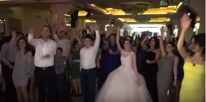 Ֆլեշմոբ հայկական հարսանիքի ժամանակ